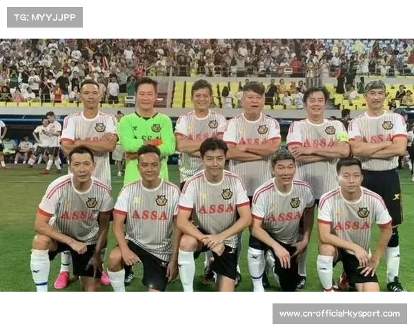 明星足球赛成都站阵容公布，高峰陈百祥领衔