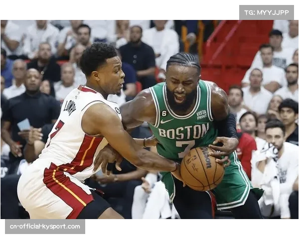 战术复盘热火关键一攻:阿德巴约肘区发牌,巴特勒“背身吸引-外弹三分”战术执行全过程 战术复盘热火关键一攻:阿德巴约肘区发牌,巴特勒“背身吸引-外弹三分”战术执行全过程